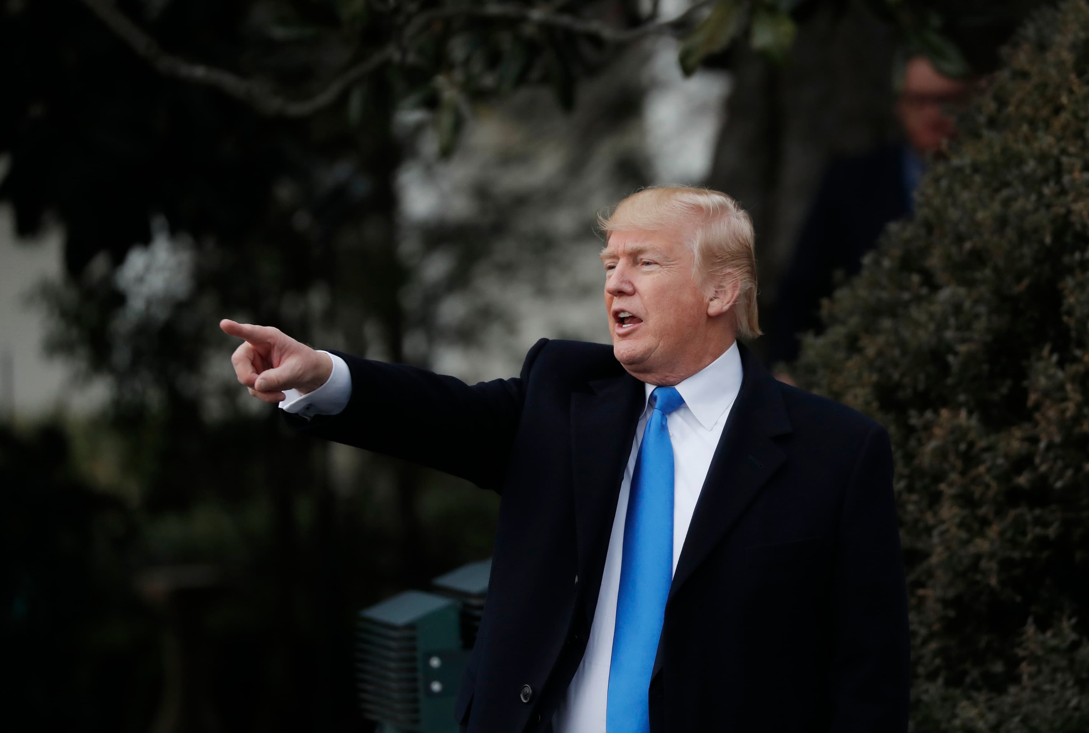 U.S. President Donald Trump celebrates with Congressional Republicans after the U.S. Congress passed sweeping tax overhaul legislation on the South Lawn of the White House in Washington, U.S., December 20, 2017.