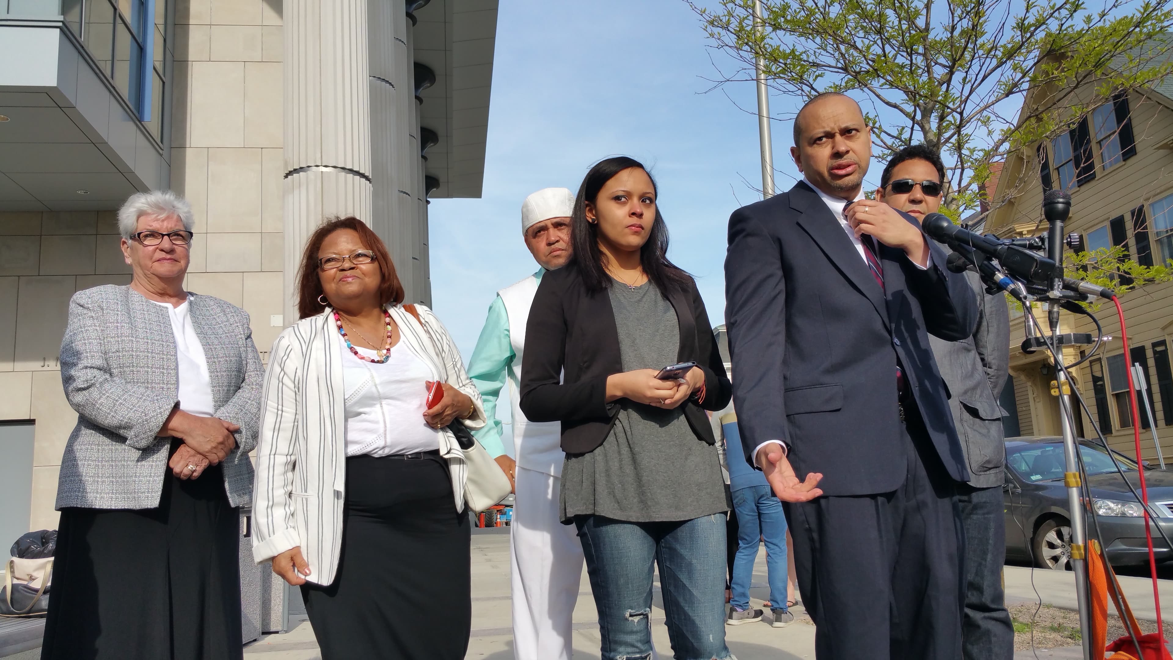 Angel Echavarria with his 22-year-old daughter, Ishannis Lopez, and other family members.