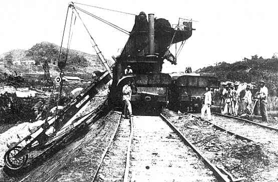 Excavator at work, in Bas Obispo, Panama Canal (1886).