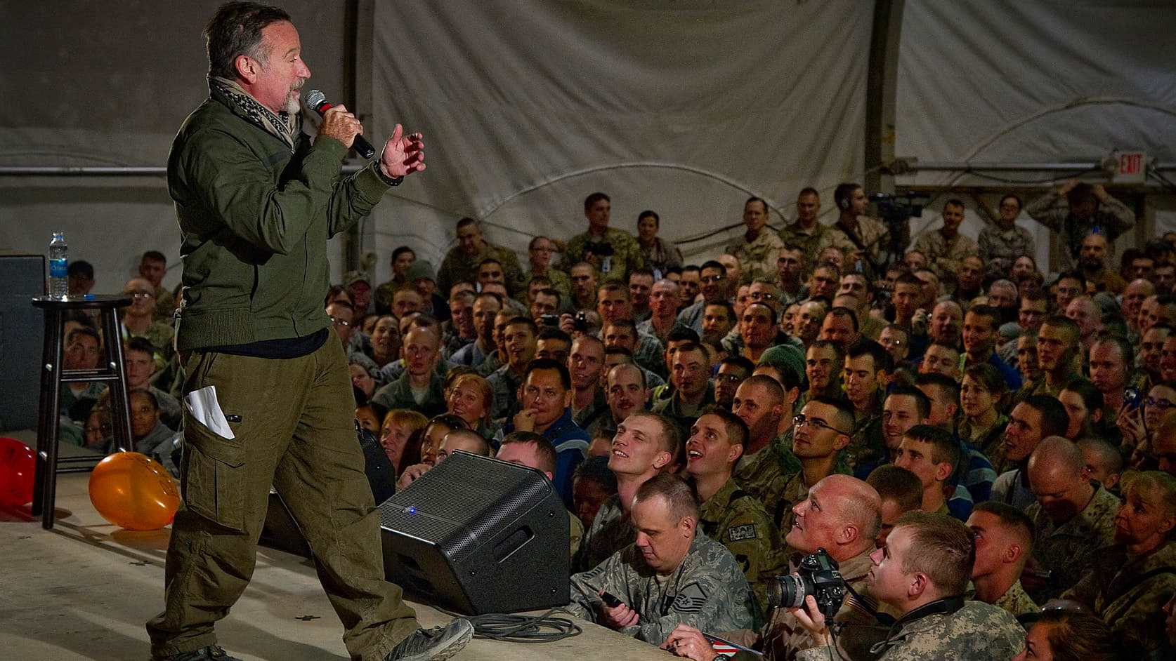 Robin Williams entertains troops during a USO performance.