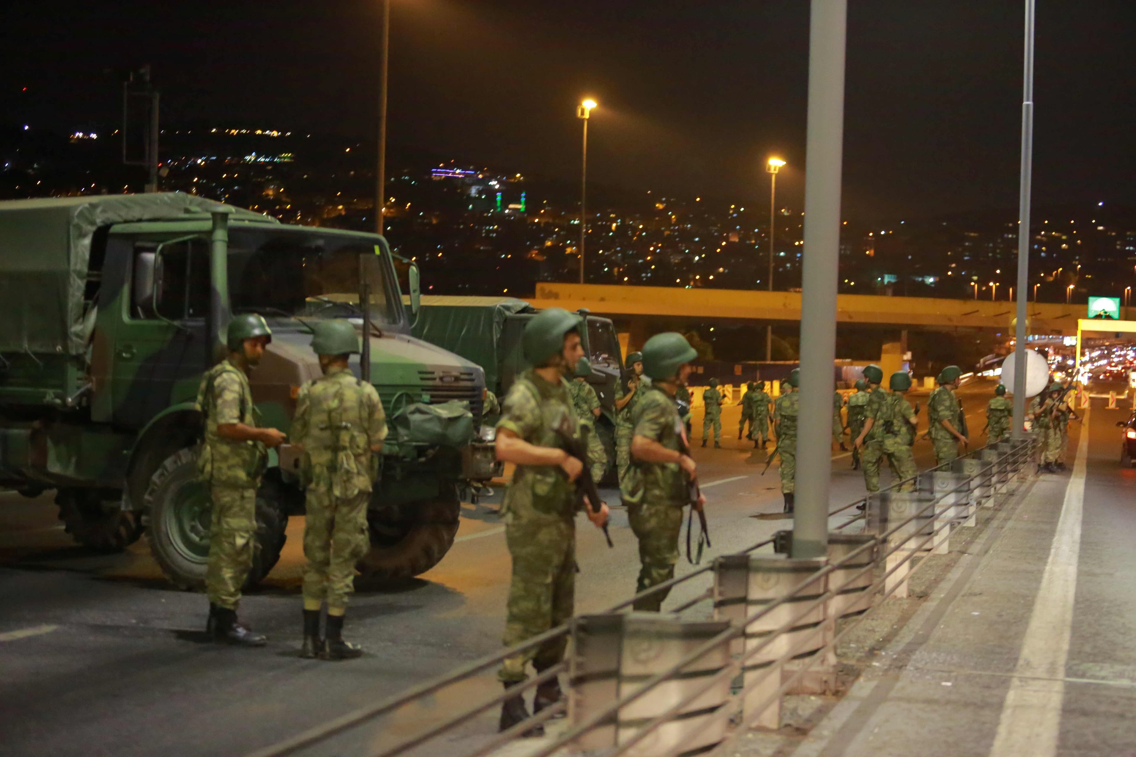 Turkish military block access to the Bosphorus bridge