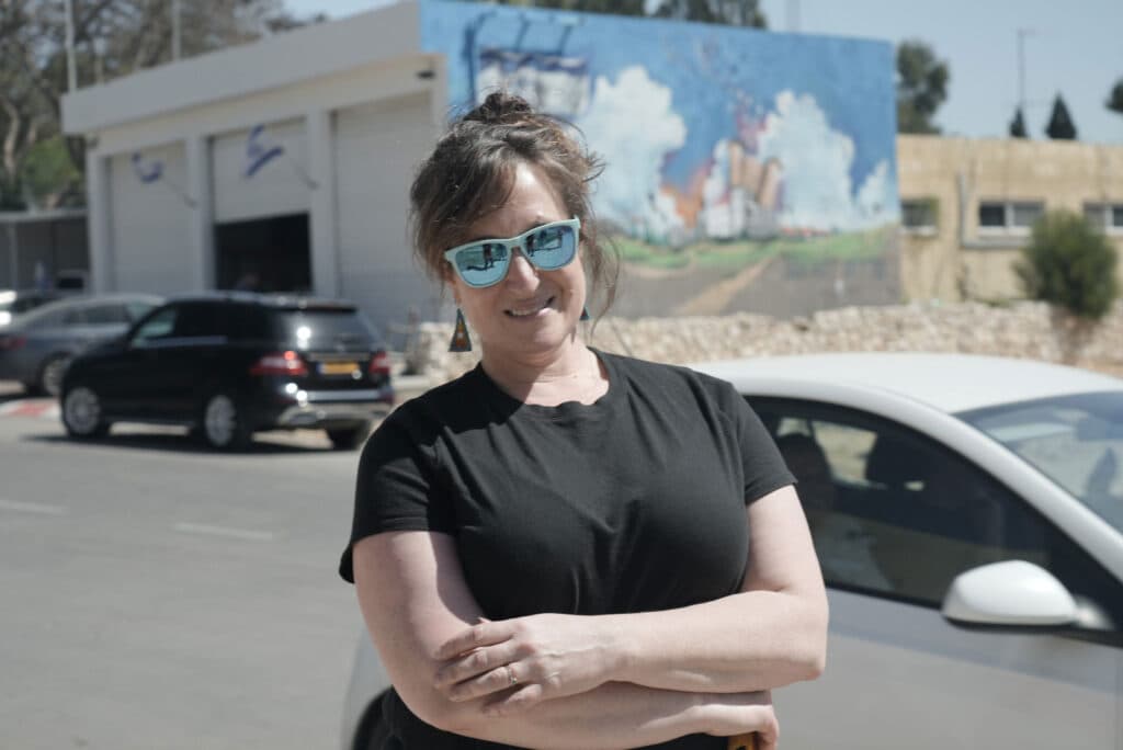 Tamar Ben-Yosef, an Israeli who lives in the US, visited Sderot and stopped at the police station memorial site.