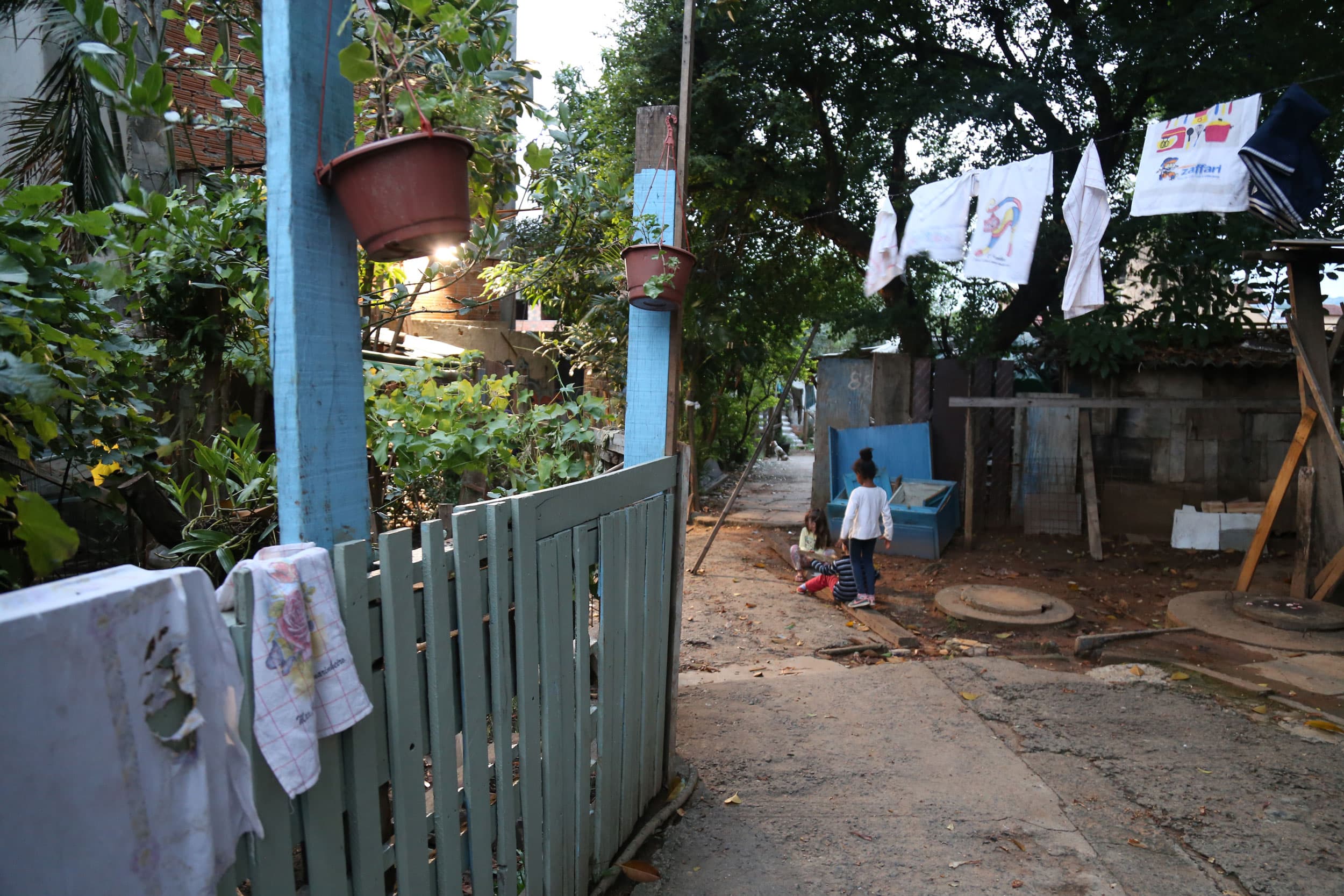 Kids play in the quilombo familia silva in Brazil.