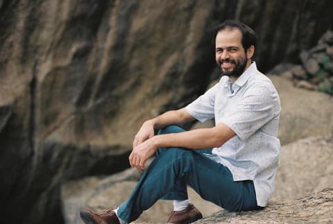 Brazilian singer-songerwriter Moreno Veloso is out with his new album, Coisa Boa, his first in 13 years.